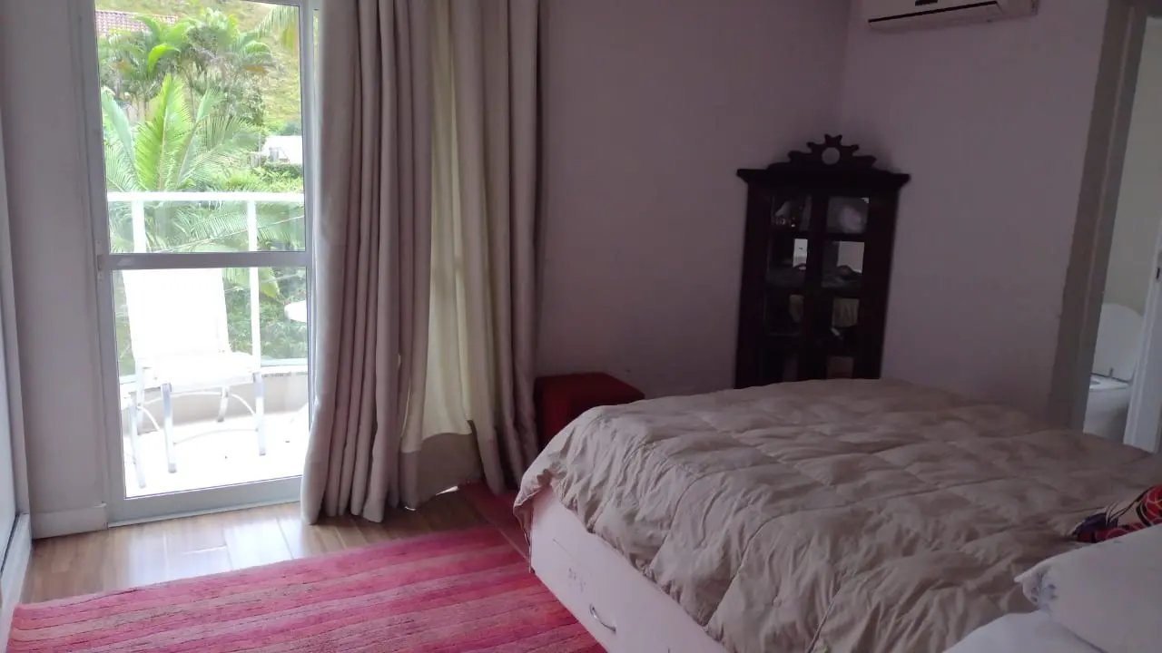 e7961a64-b734-4379-8513-282ec77ca08d